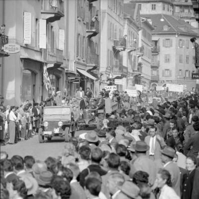 Valais farmer demonstrate and appeal for buying local products 1958 Photo 3