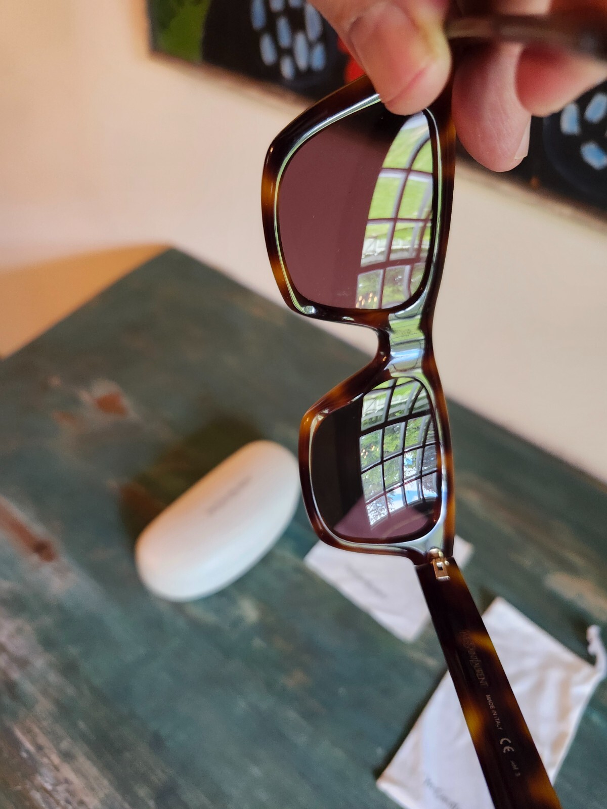 Occhiali da sole Yves Saint Laurent uomo look tartaruga finitura grana 3D Barneys