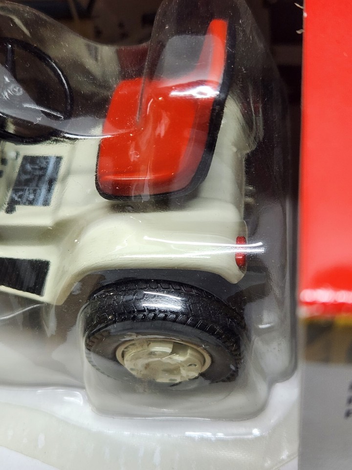 1/16 Ertl John Deere 140 Patio Lawn & Garden Tractor w Blade Precision