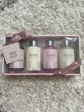 Wendy Bellissimo Luxurious Bath Set - Gel, Lotion, Scrub, Bubble Bath