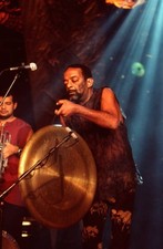 Concierto de la percusionista brasileña Nana Vasconcelos Festival de Montreux - Foto antigua
