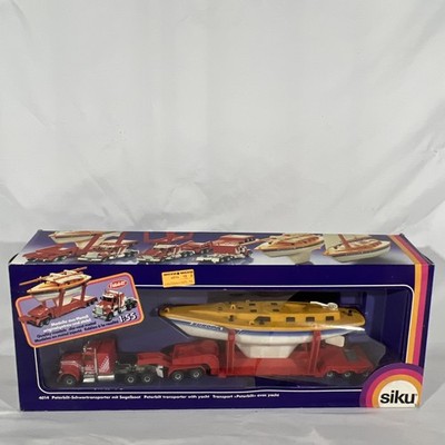Siku 4014 Peterbilt Transporter with Yacht 1:55  Rare Euro Germany **Read**