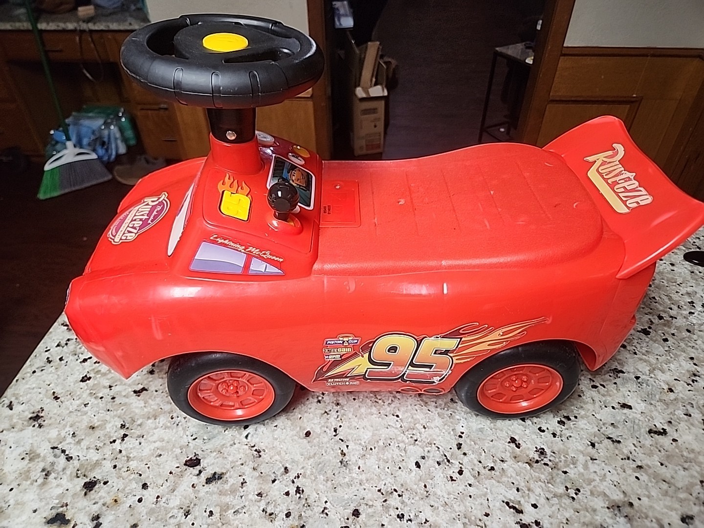  Lightning McQueen Racer Ride On 