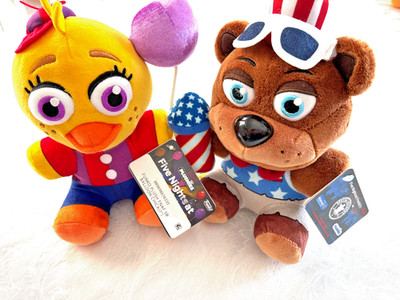 FNAFs Firework Freddy Walmart Exclusive/Balloon Chica Circus Exclusive NWT