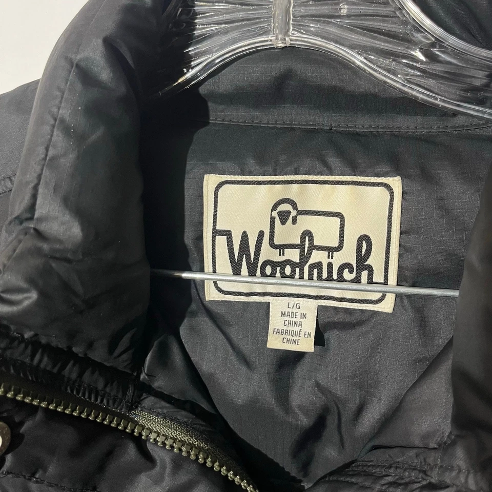 Chaqueta de plumón de ganso Woolrich Puffer cremallera completa negra para mujer talla grande” Foto 2 de 4