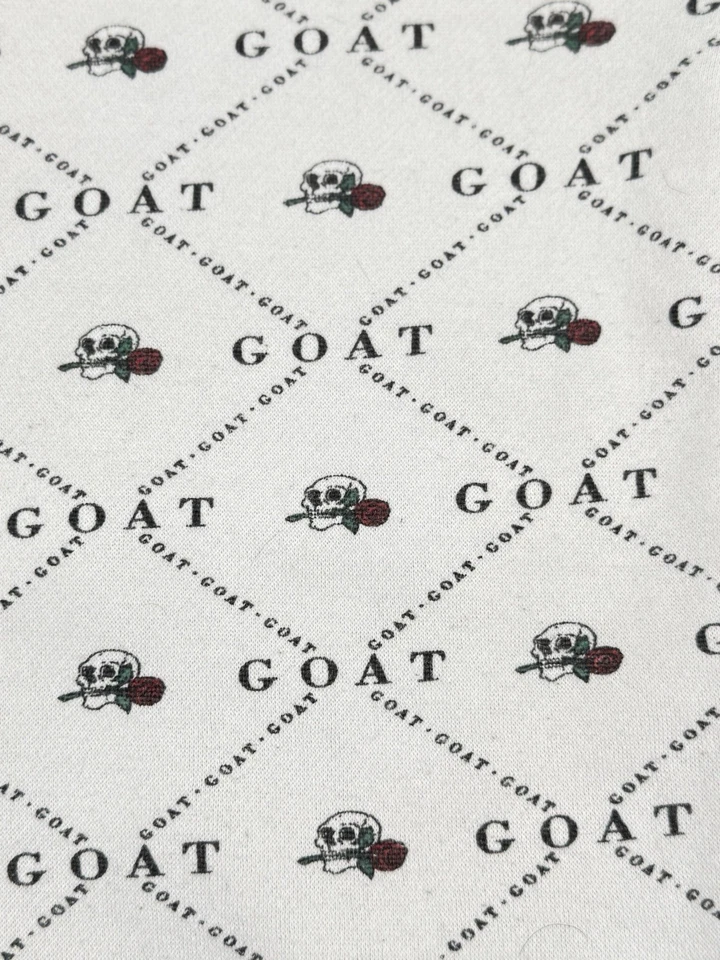 Sudadera con Capucha Pullover Marca Eighty Eight Blanca, Calavera, Rosa en Boca, Talla L, Usada Foto 4 de 4