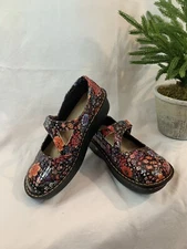 Ingaro Multicolor Floral Pattern Work Women’s clogs Size 7.5