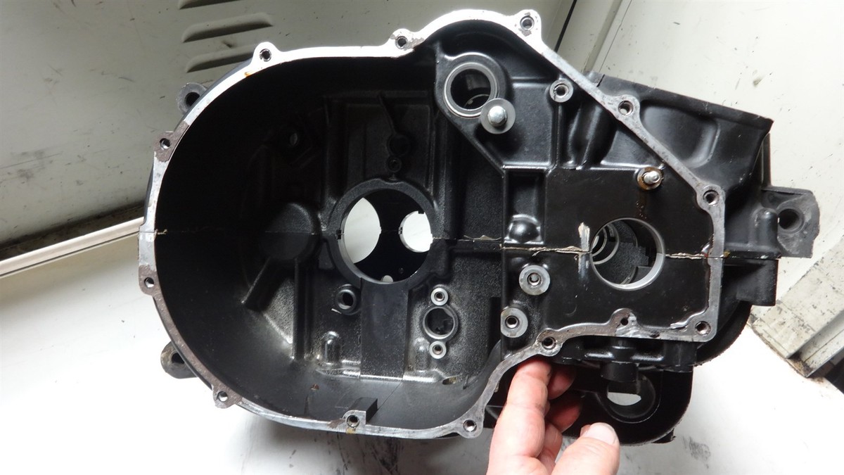 1986 Kawasaki ZX1000 GPZ Ninja KM197B. Engine crankcase cases | eBay