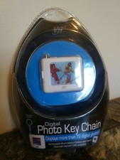 New in Package VR3 Digital Photo Key Chain Holds 72 Photos Rechargeable Memories