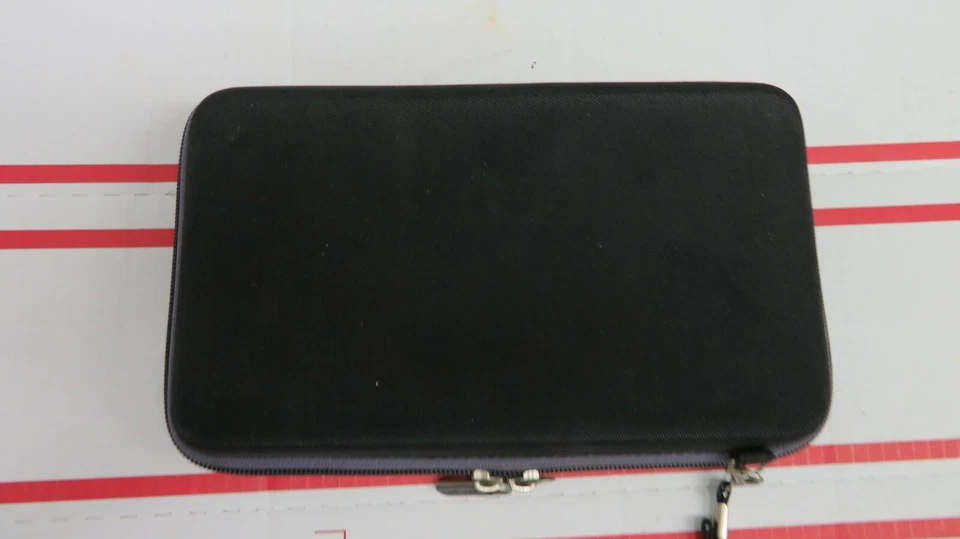 Case Logic GPSP-4 Professional GPS Case for 3.5- and 4.3-Inch GPS Navigators - Image 3 of 4