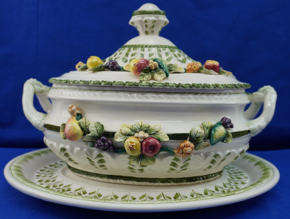 Capo-De-Monte Italy 1326 Soup Tureen, 12 7/8