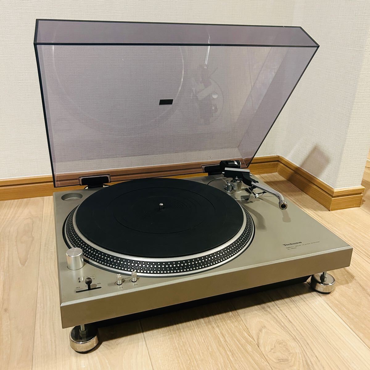 【てぃぴ①】Technics SL-1200MK5 Open Box Technics SL-1200MK5 Pro Turntable Silver | Guitar