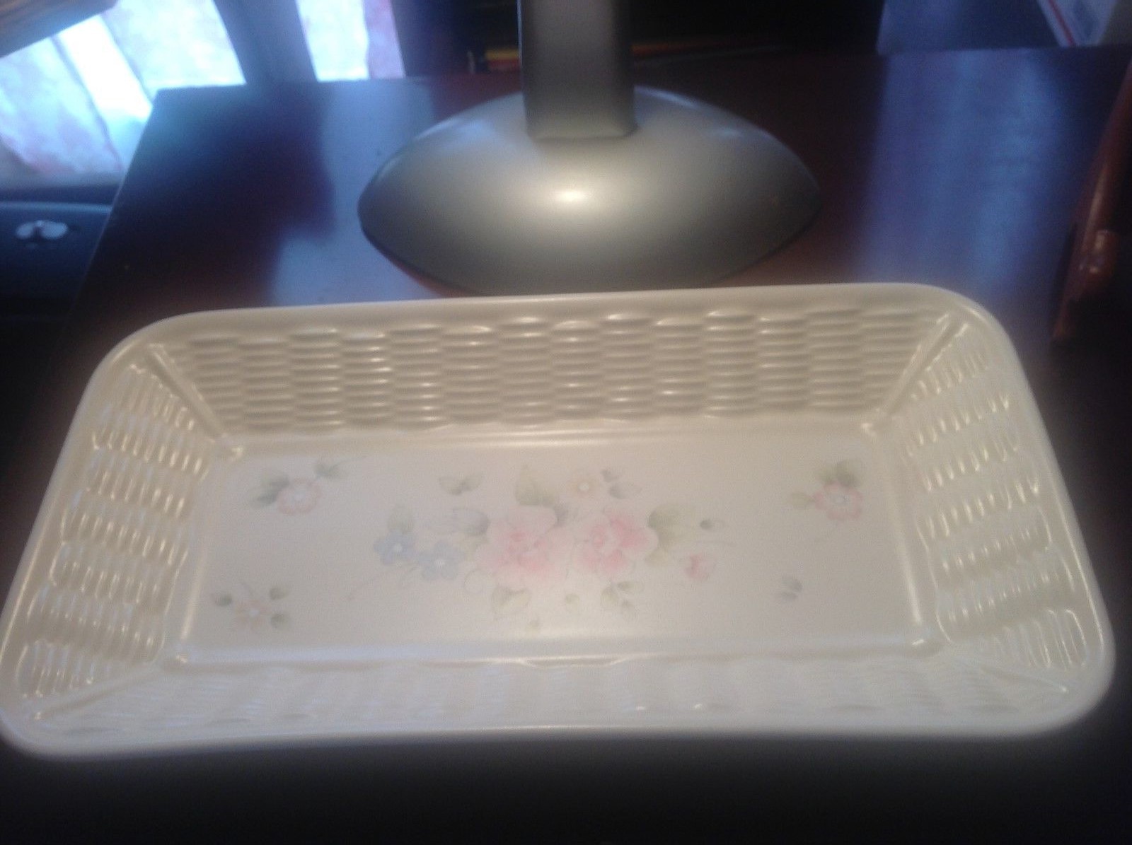 Pfaltzgraff tea rose bread plate with woven sides usa Beautiful Piece