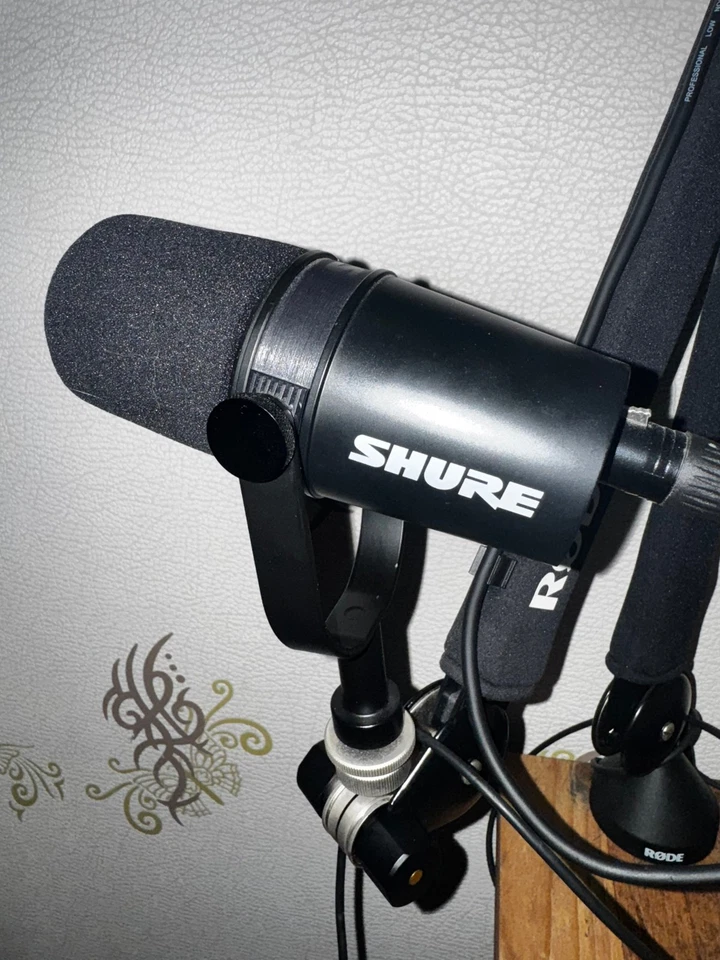 Shure MV7X XLR Podcast Mikrofon - Schwarz - Bild 2 von 2
