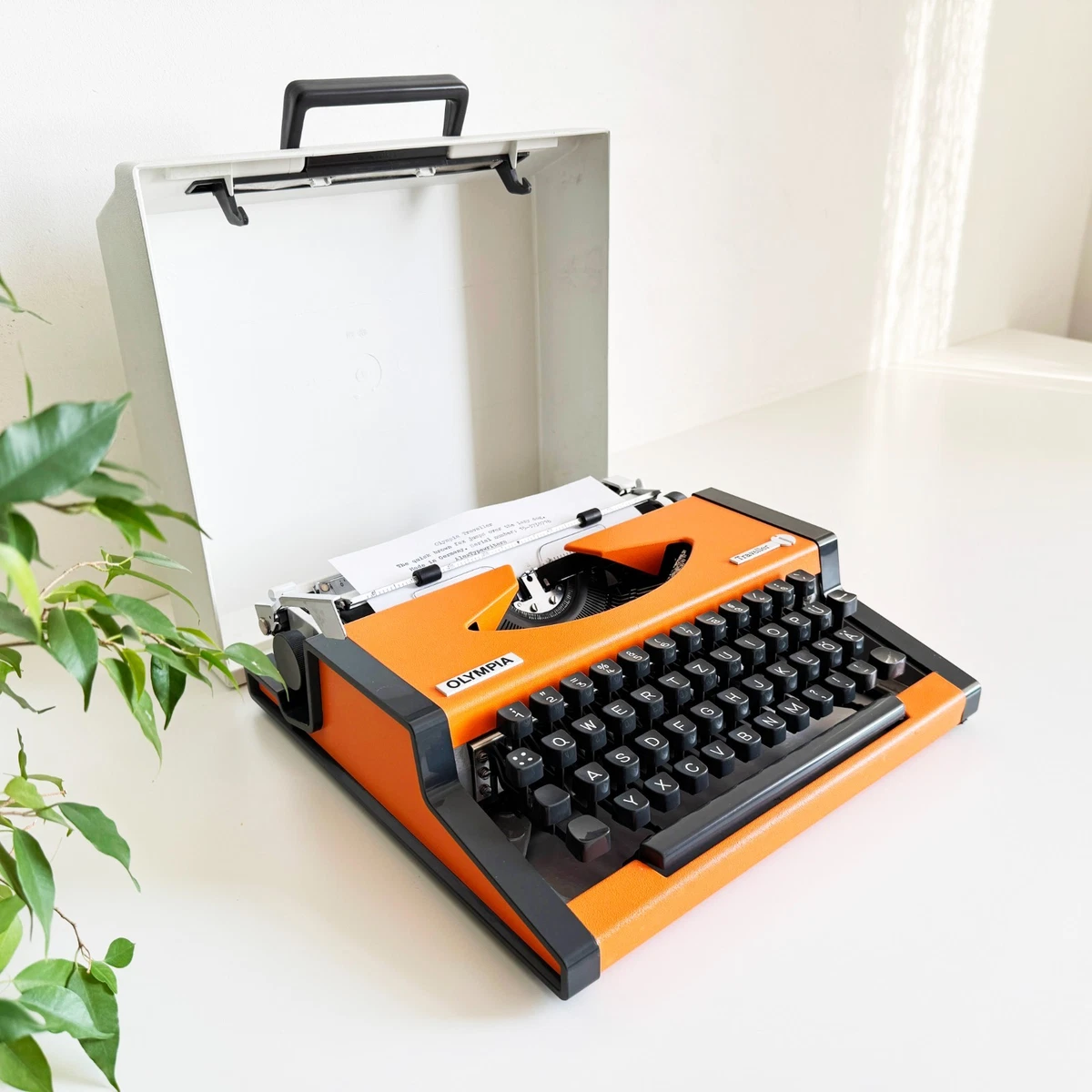 Olympia Traveller Typewriter In Collectible Typewriters for sale