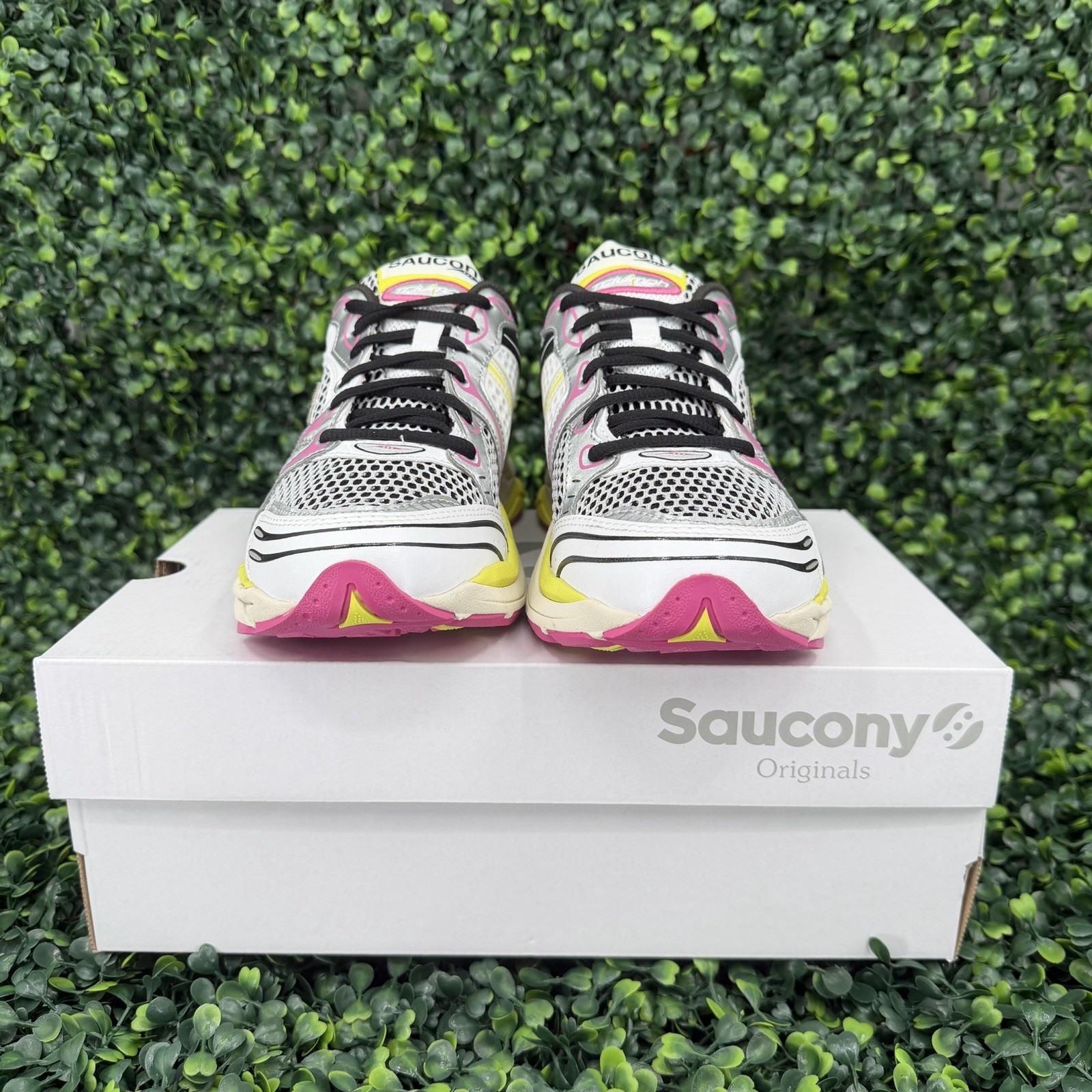 Saucony ProGrid Triumph Running Shoes Womens 7.5 Mens 6 White/Fluo Mesh Comfort thumbnail 3
