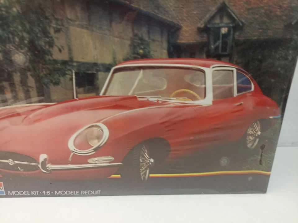 JAGUAR XK E COUPE MONOGRAM SCALA 1/8 KIT MONTAGGIO SIGILLATO-ZR-A38 - Immagine 3 di 4