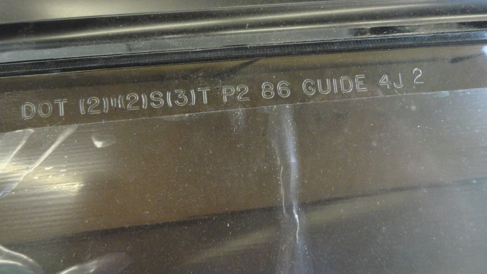 Lente de lámpara trasera genuina derecha 16504676 Buick Skyhawk 1987 OEM GM  Foto 4 de 4