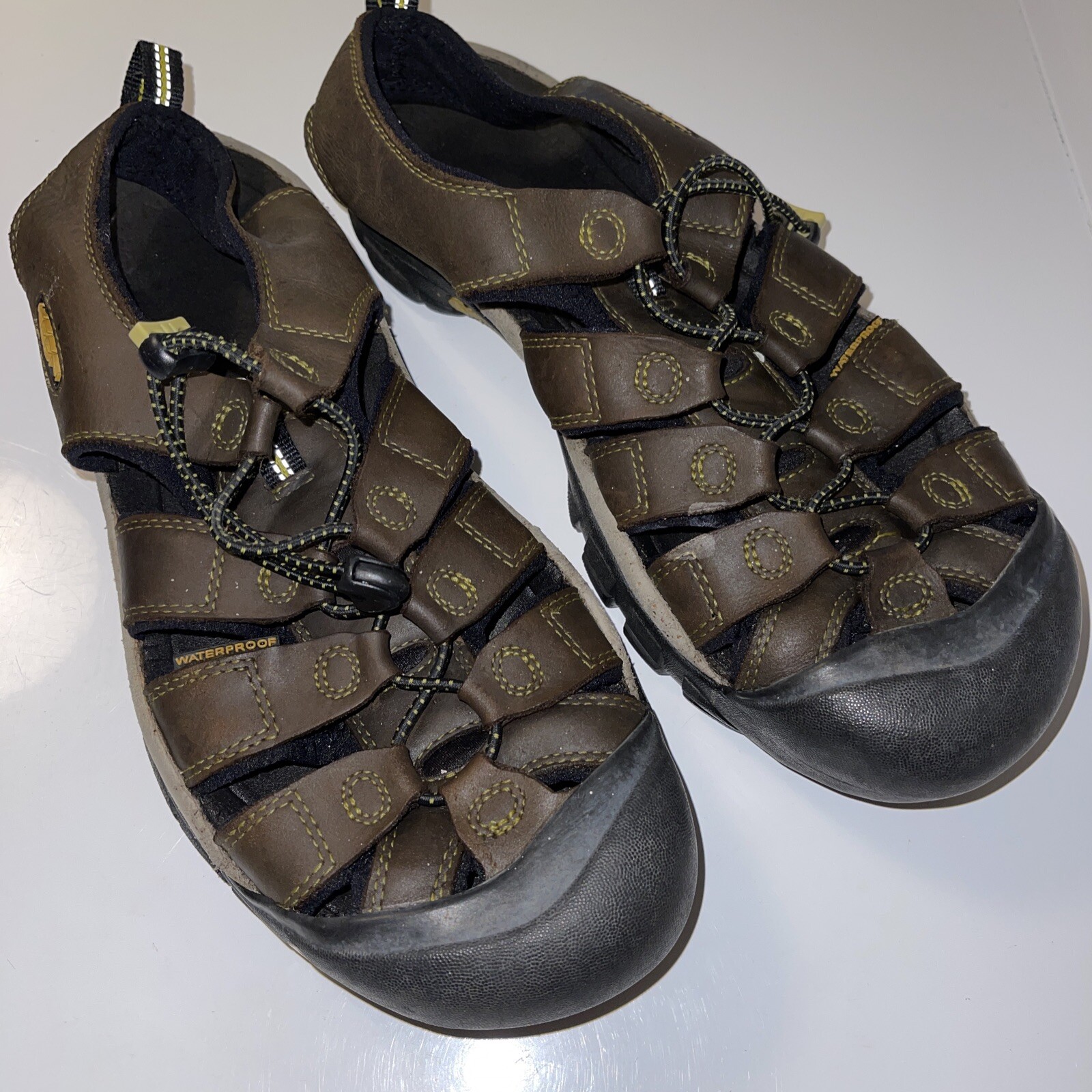 Sandali sportivi da trekking marroni Keen Newport impermeabili XT da uomo taglia 11