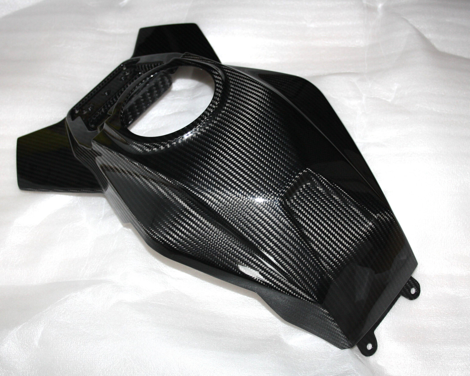 Coque de réservoir carbone BMW S1000XR : l'accessoire idéal pour vos grands road-trips