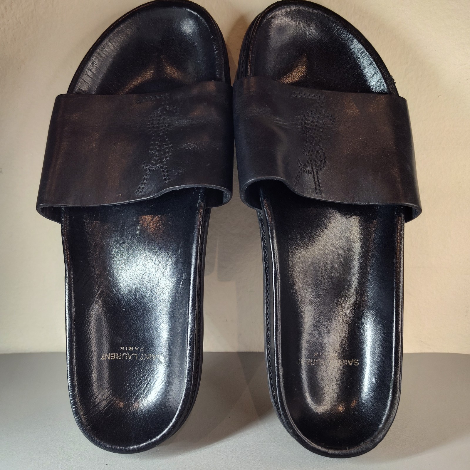 Sandali YSL SAINT LAURENT neri in pelle con monogramma Jimmy Joan Slide EU 42 US 9