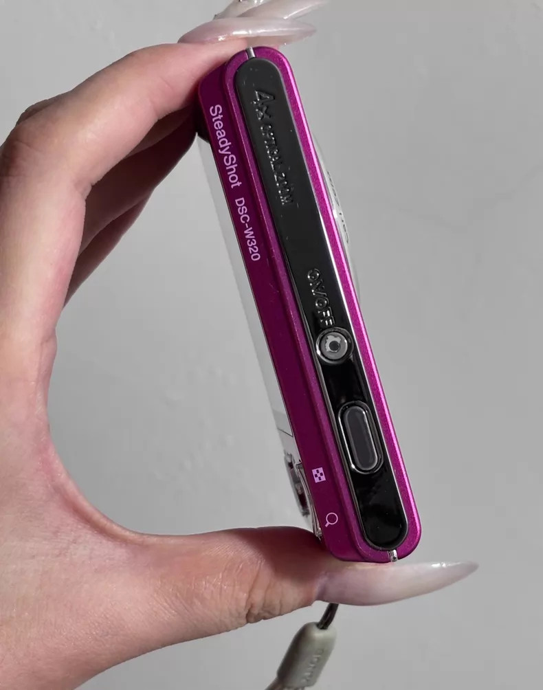SONY Cyber-shot DSC-W320 14.1 MP 3.0x Optical Zoom Pink Digital