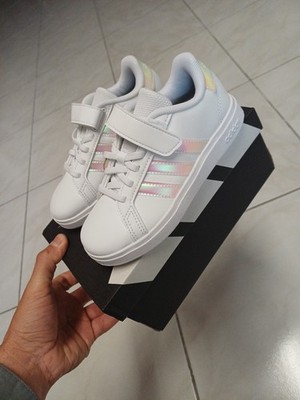 Mädchenschuhe mit Riemchen und Gummizug