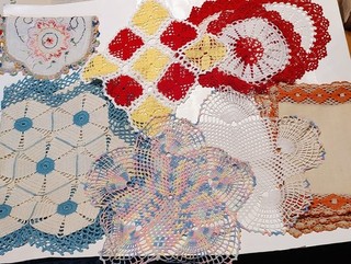 Vtg 40s 50s MCM Grandma Crocheted Lace Doilies Table Runner Lot Of 10 Farmhouse