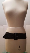 WOMENS WIDE ELASTIC FAUX LEATHER BUCKLE AND TAB BELT BLACK