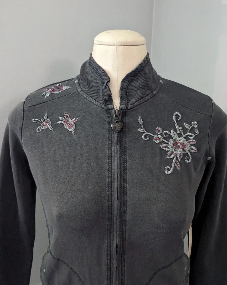 Chaqueta VERTIGO PARIS Floral Bordada Adornada Envejecida Cremallera Gris PEQUEÑA Foto 2 de 4