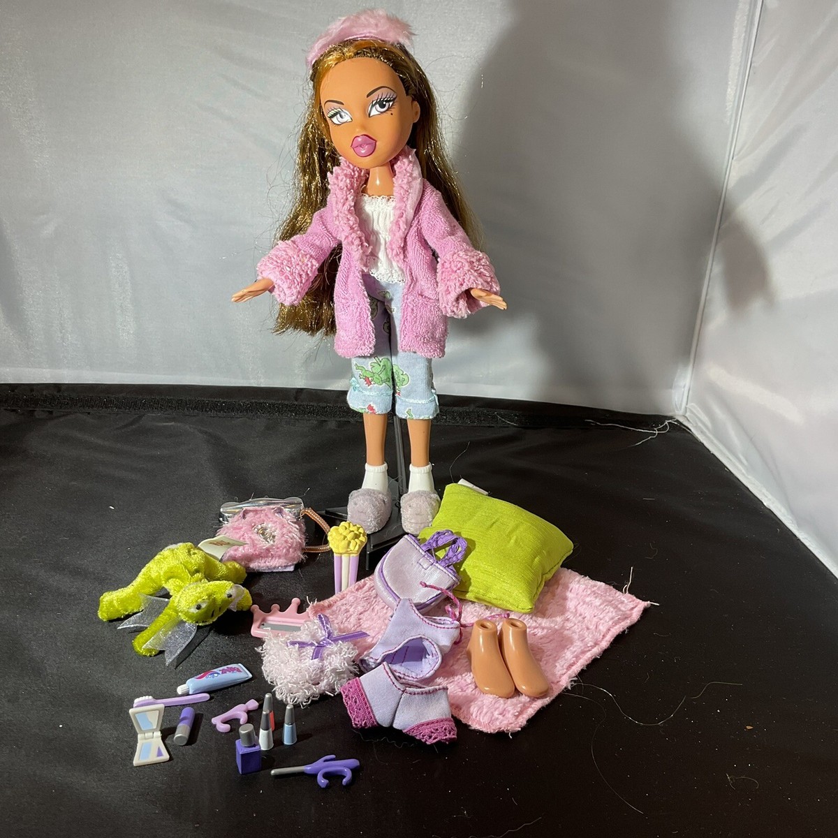 Original Bratz Cartoon Yasmin Bratz Slumber Party Doll- Yasmin