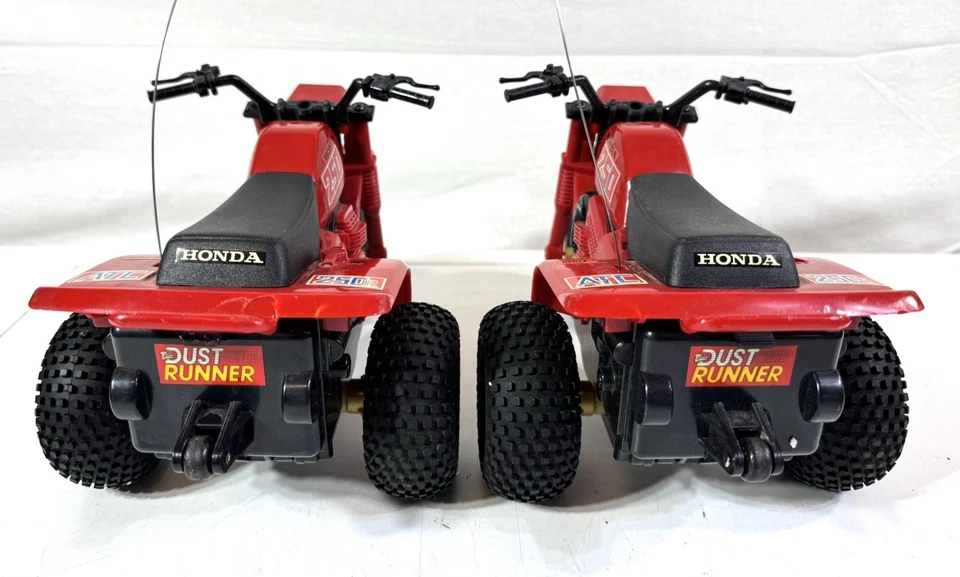 2 Honda ATC 250R 3-Wheeler Dust Runner RC Remote Control Shinsei - Parts/Repair - Image 4 of 4
