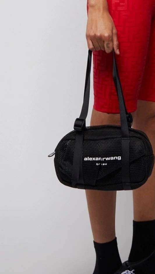 Bolso de malla negro Alexander Wang mini etiquetas de lona $350. 10”x6”x4”. "Mango caída 12""" Foto 2 de 4