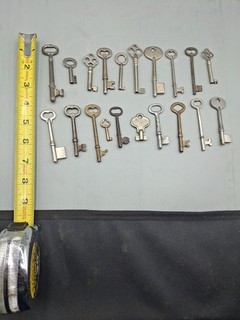 (20) Vintage Antique Skeleton Keys Jeweler Steampunk Crafts Rustic Decor Lot13