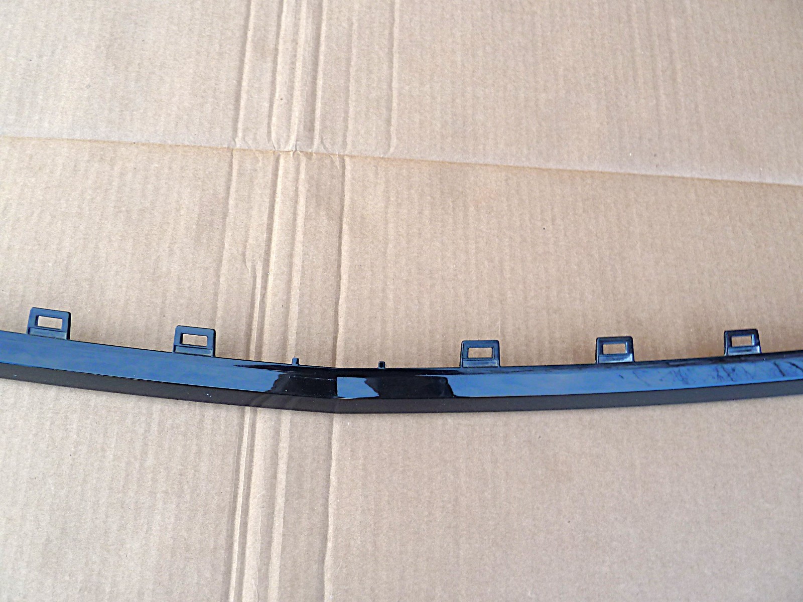 2020-2024 BENTLEY BENTAYGA FRONT BUMPER LOWER CENTER STRIPE TRIM 36A807697 OEM