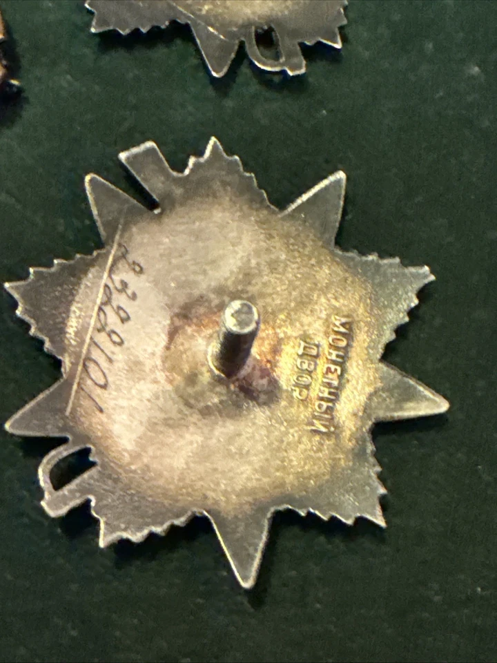 2 órdenes de primera y segunda clase de la Segunda Guerra Mundial con aniversario 70 años policía soviética Letonia Foto 2 de 4