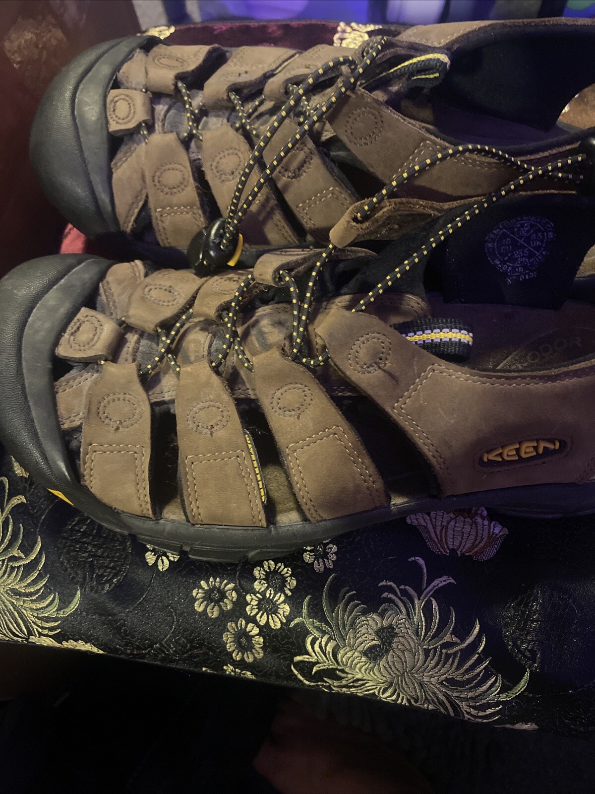 Nuovo sandalo sportivo unisex Keen impermeabile in pelle taglia 7 5 punta chiusa. Scarpe da trekking