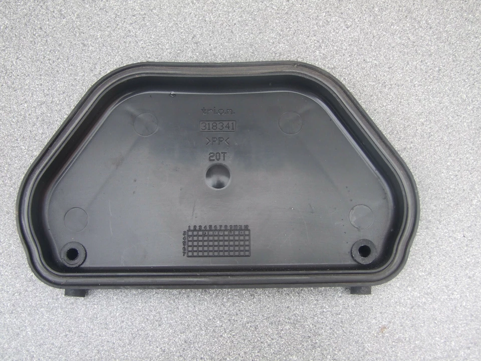 Ducati ST3 headlight rear bulb access cover plate 318341 - Imagem 2 de 3