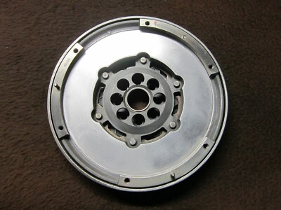 WIE NEU !!! LUK SCHWUNGRAD ZMS MAZDA 3 6  2,2 MZR-CD  415054610 415 0546 10