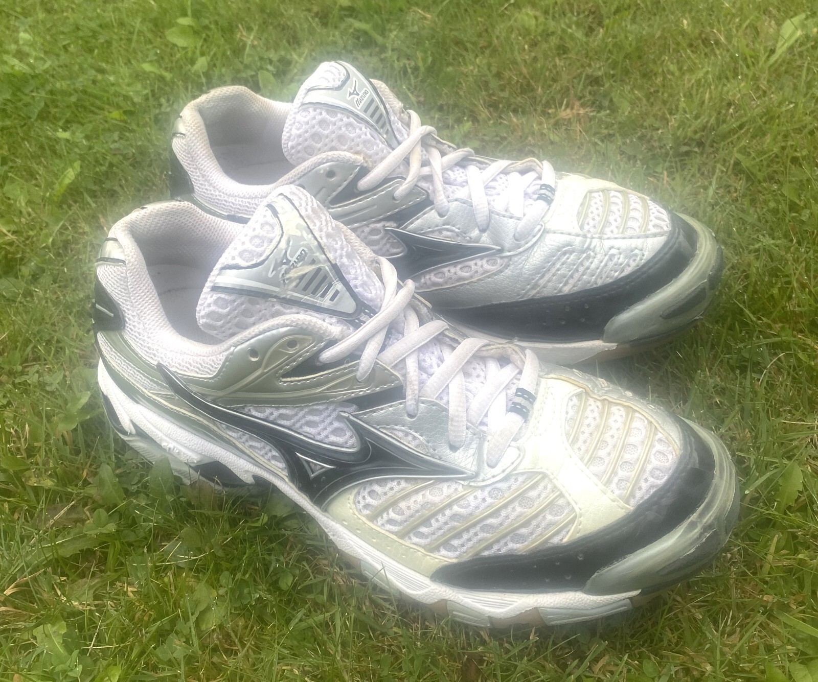 Women's Mizuno Wave Lightning White Volleyball Shoes … Gem