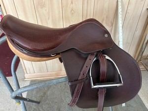 CROSBY Close Contact SADDLE 17 1/2" Brown*VGC* Average Tree Made in England