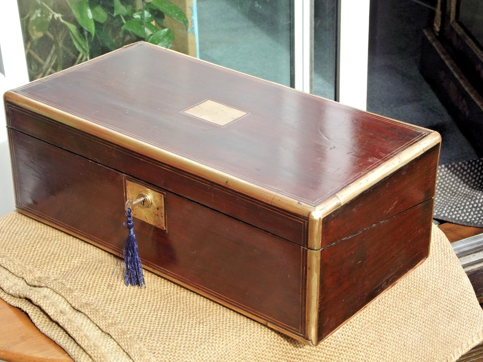 Brass edged Rosewood Writing Slope with 2 locks and keys and 3 secret drawers - Image 4 of 4