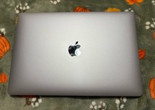 Apple MacBook Pro 13  2019  Intel i5  8GB RAM  Charger  Bundle