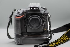 Nikon D810 Body, Power Grip, 2 Batteries