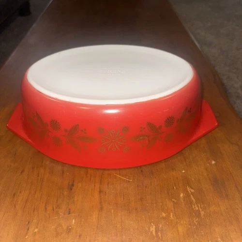 Vintage Pyrex Promotional Golden Poinsettia 045 Casserole Dish 2.5 QT *NO LID*