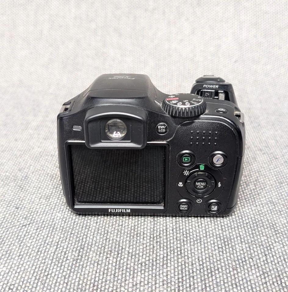 Fujifilm FinePix S700 10x Optical Zoom 7.1 Mega Pixel Digital Camera TESTED - Image 3 of 4