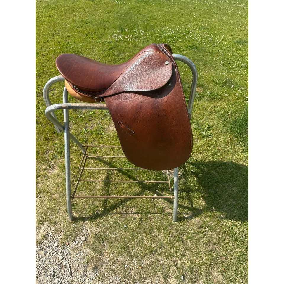 Stubben Tristan Dressage Saddle 17.5” - Image 2 of 4