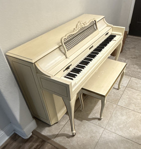Wurlitzer Spinet Upright Piano 88 Keys Ivory Finish w/ Bench, 2 Pedals