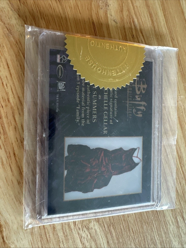 Buffy The Vampire Slayer Series 3 Sarah Michelle Gellar Autograph Card Fabric - Image 2 of 2