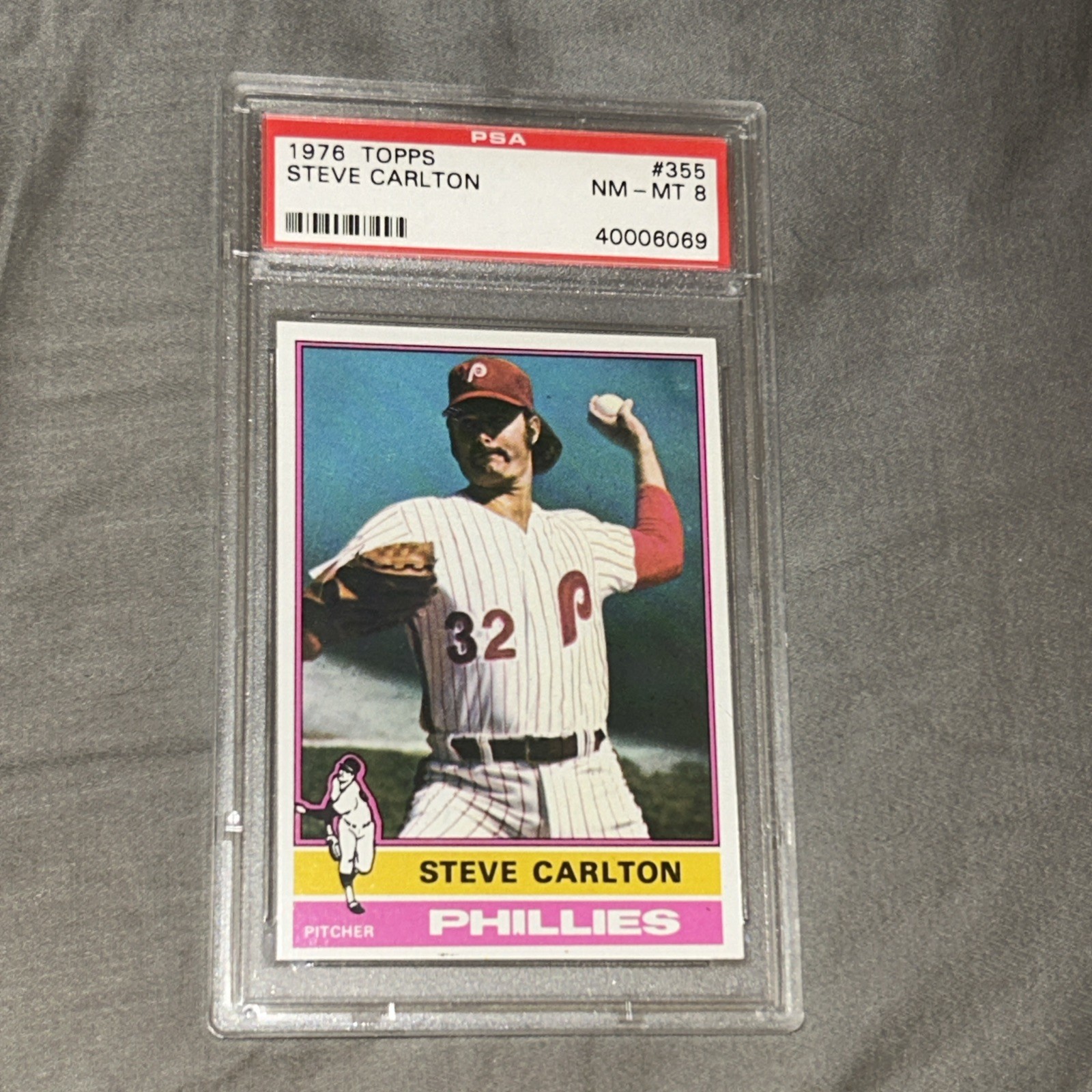 1976 Topps #355 Steve Carlton - Philadelphia Phillies - PSA 8